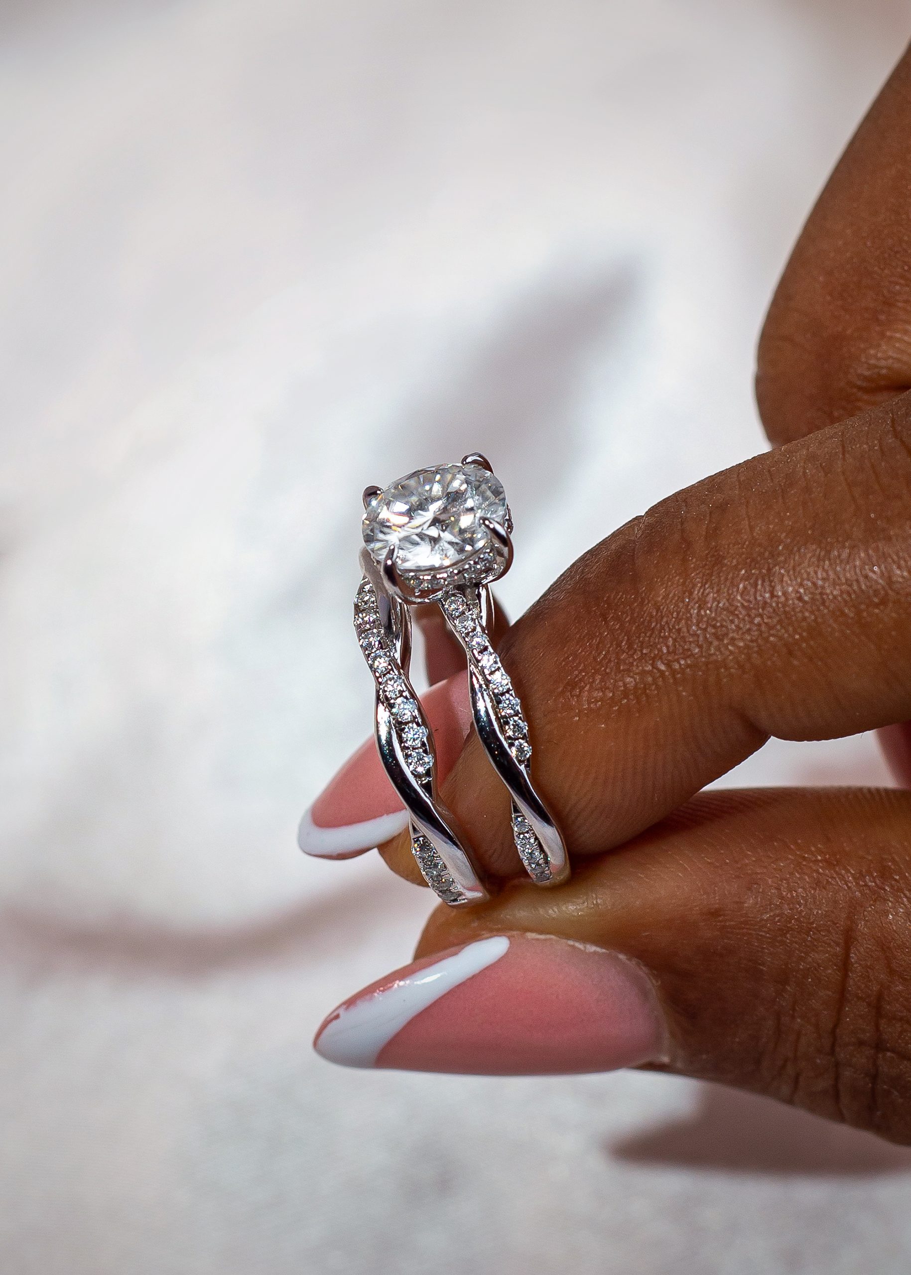 2CT Round cut VVS Moissanite Bridal Set