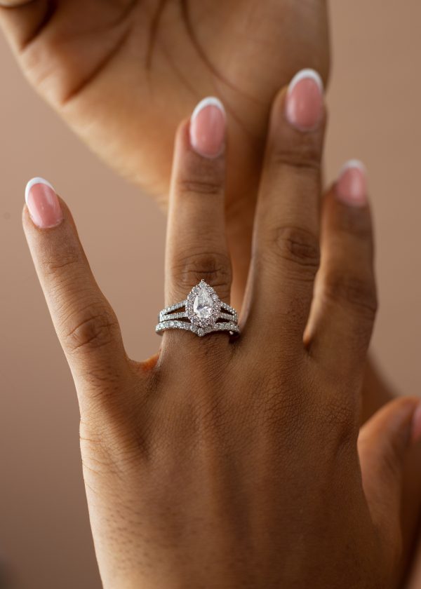 1CT Pear Cut with Halo VVS MOISSANITE Bridal Set
