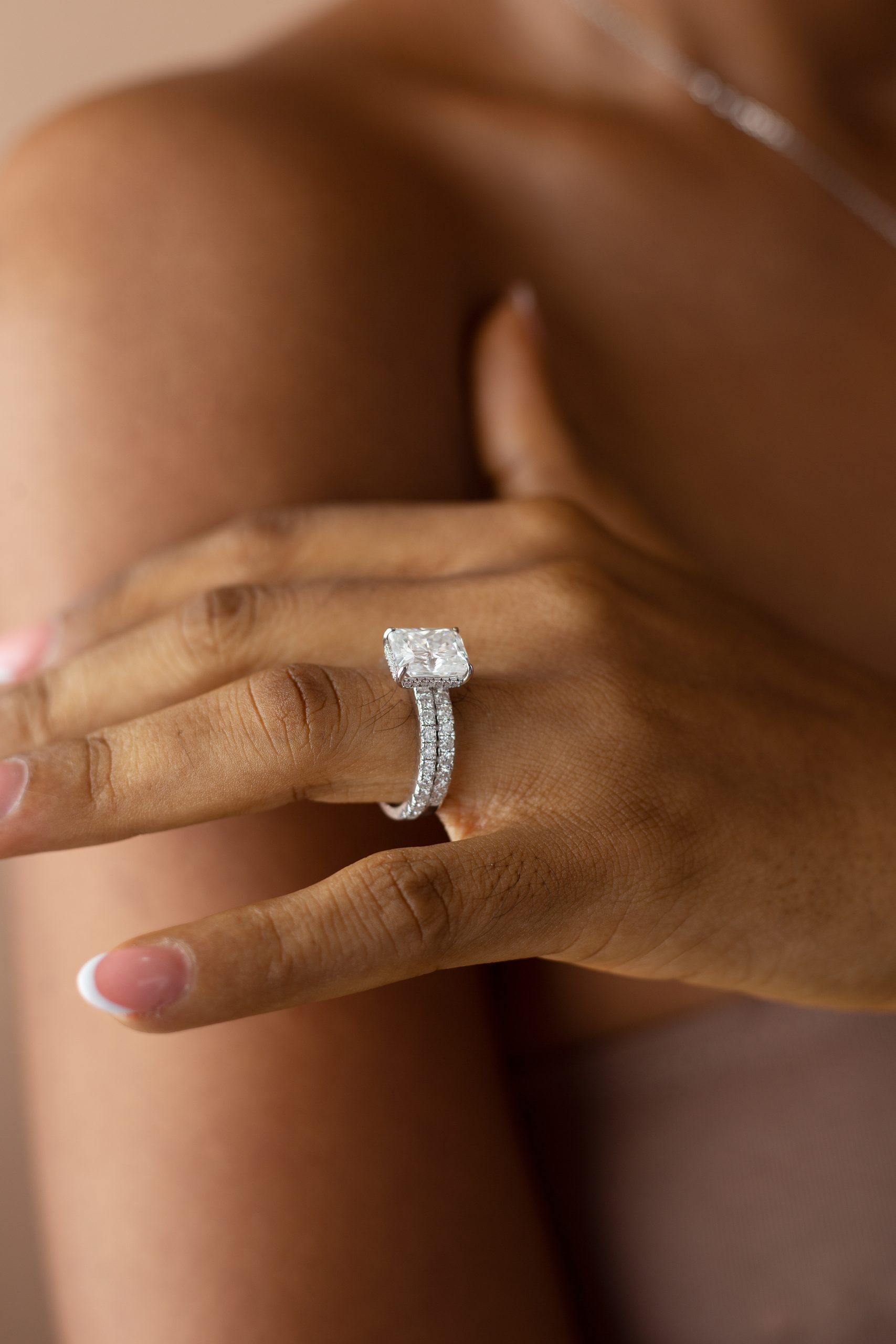 4CT Radiant cut VVS MOISSANITE Bridal Set - Image 2