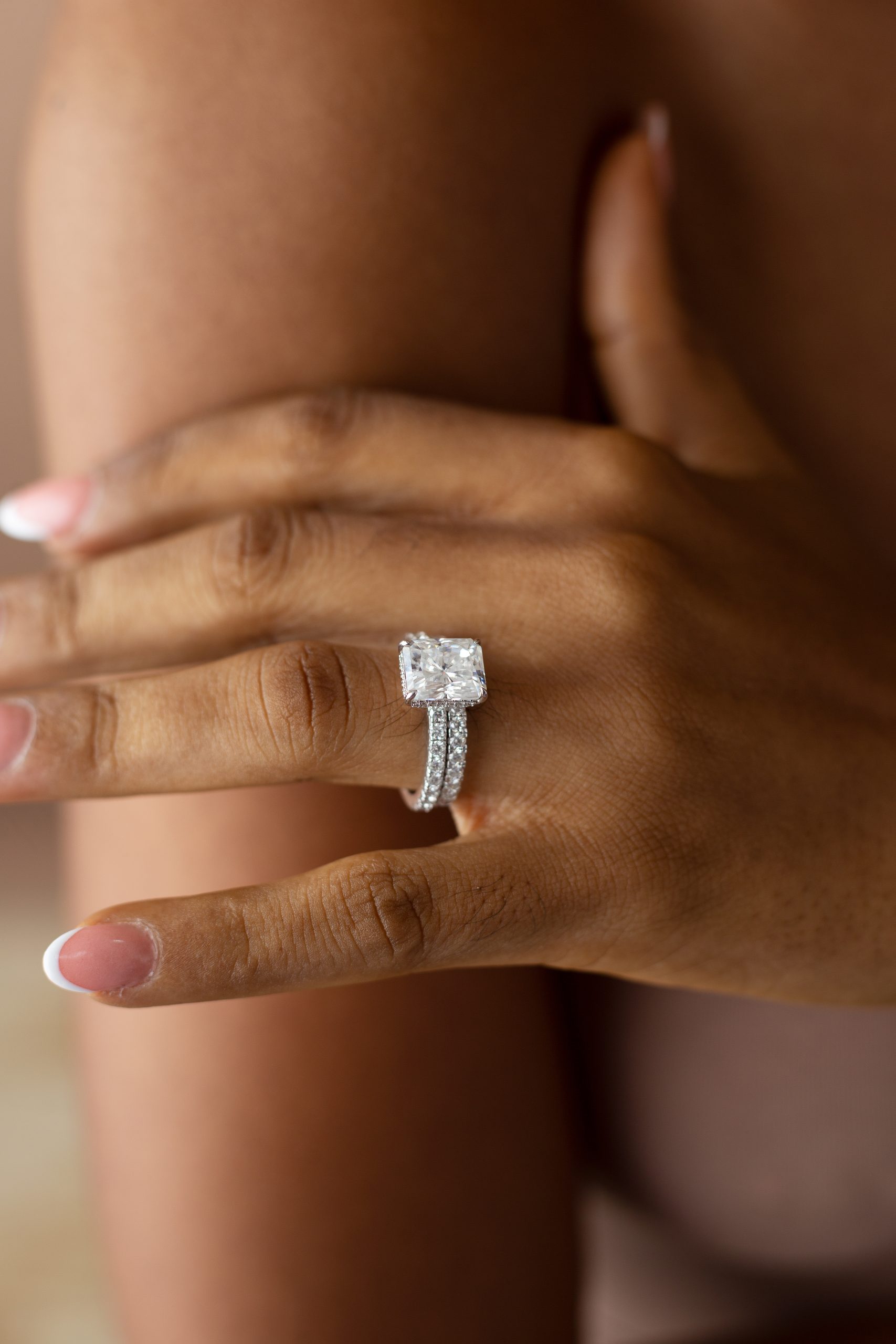 4CT Radiant cut VVS MOISSANITE Bridal Set - Image 3