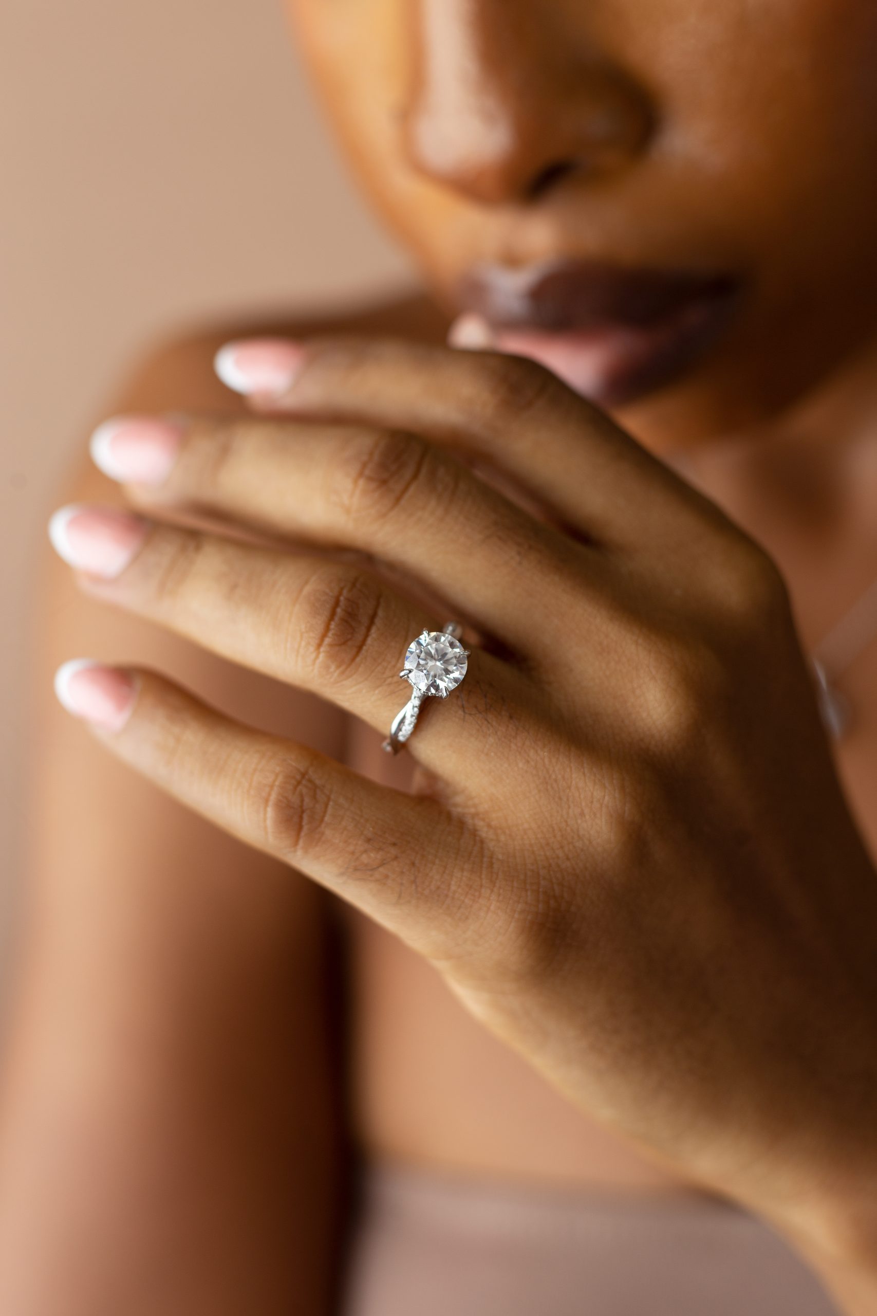 2CT Round cut VVS MOISSANITE Engagement Ring