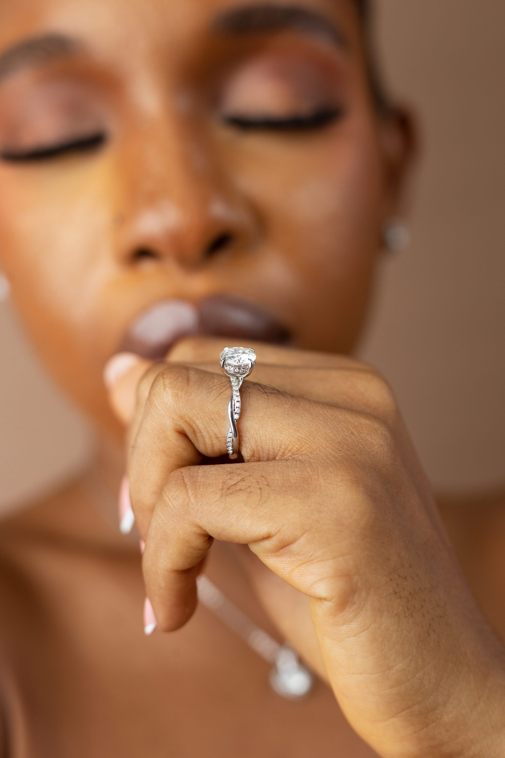 2CT Round cut VVS MOISSANITE Engagement Ring - Image 2