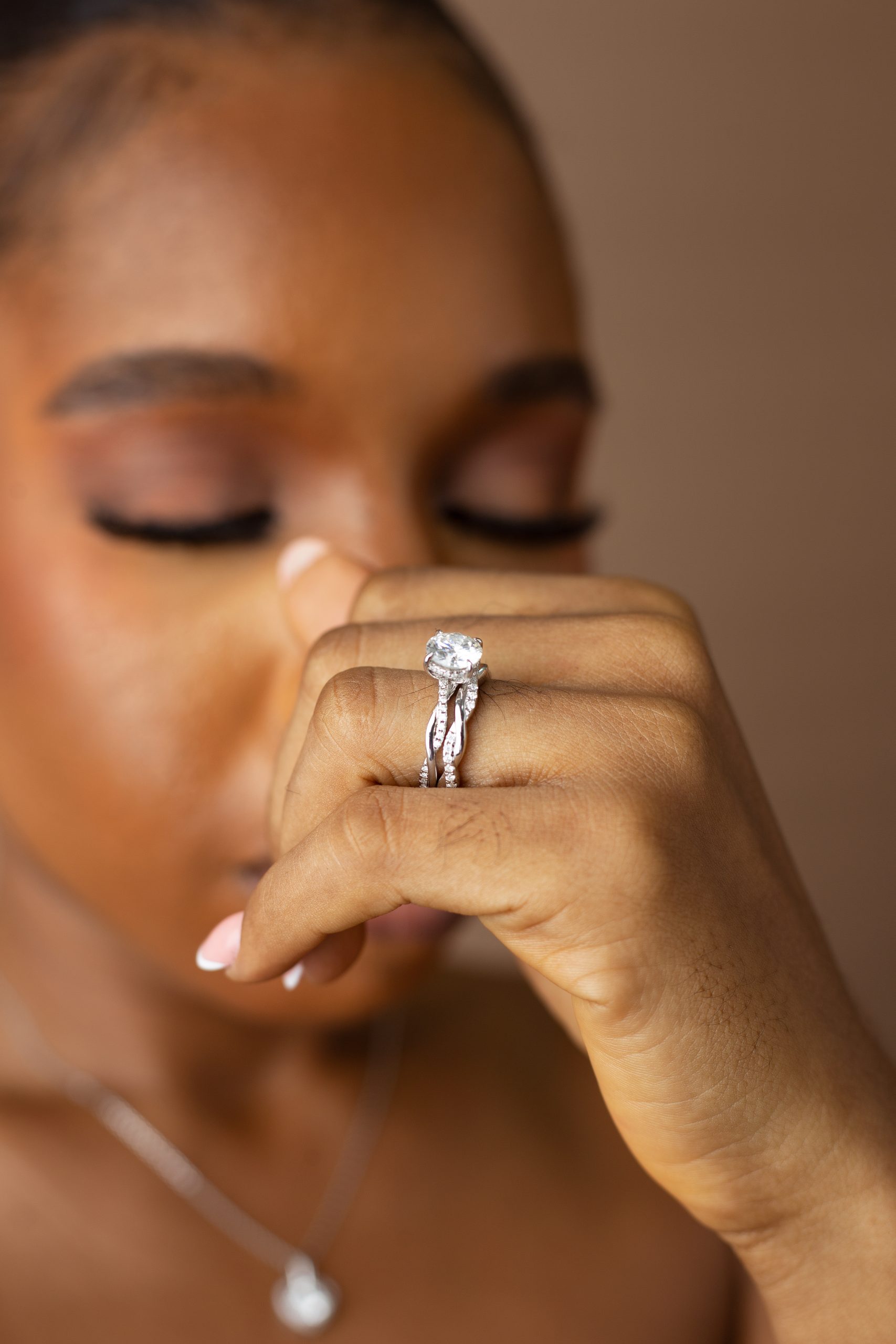 2CT Round cut VVS Moissanite Bridal Set - Image 3