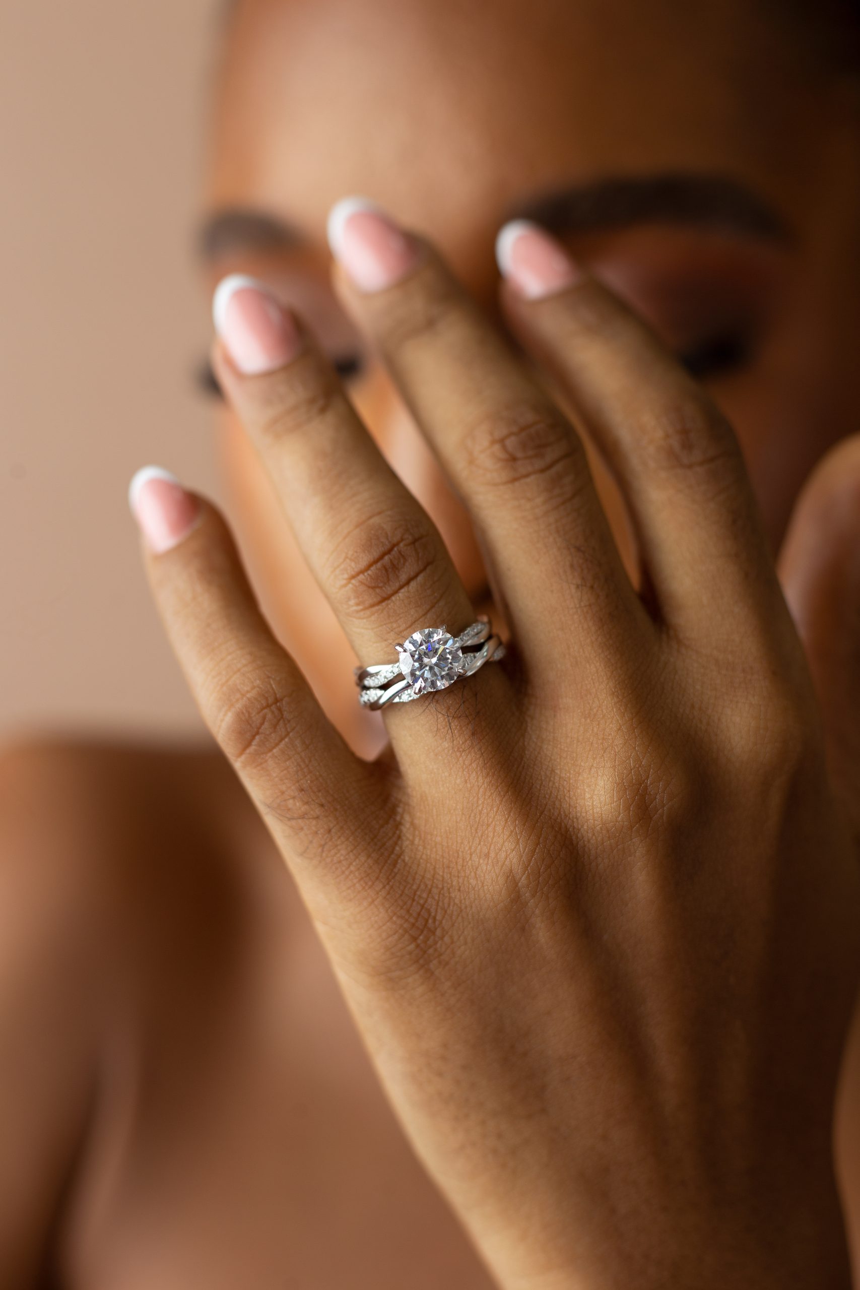 2CT Round cut VVS Moissanite Bridal Set - Image 2