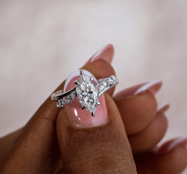 Moissanite White