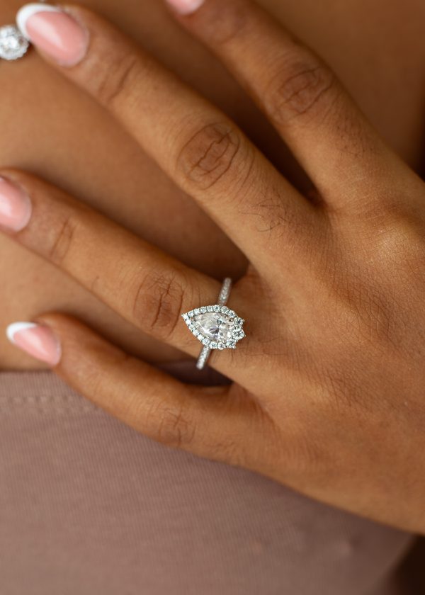 1.5CT Pear cut VVS MOISSANITE Engagement Ring