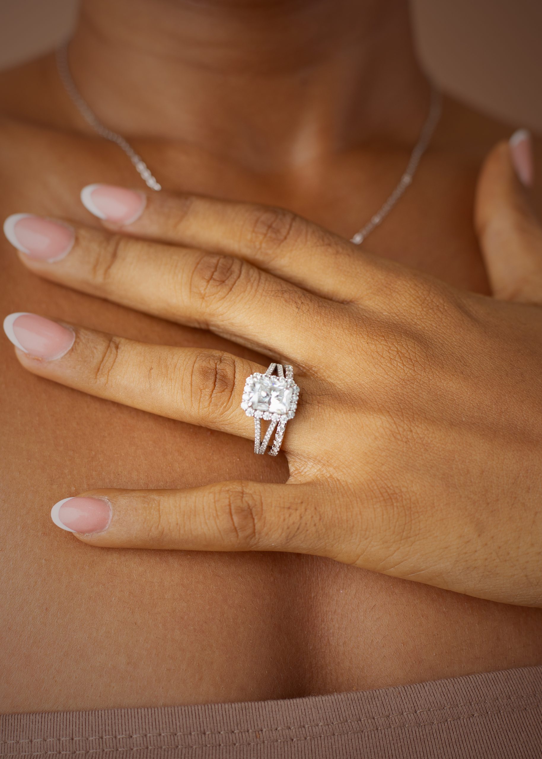 3CT Radiant Cut VVS MOISSANITE Bridal Set - Image 2