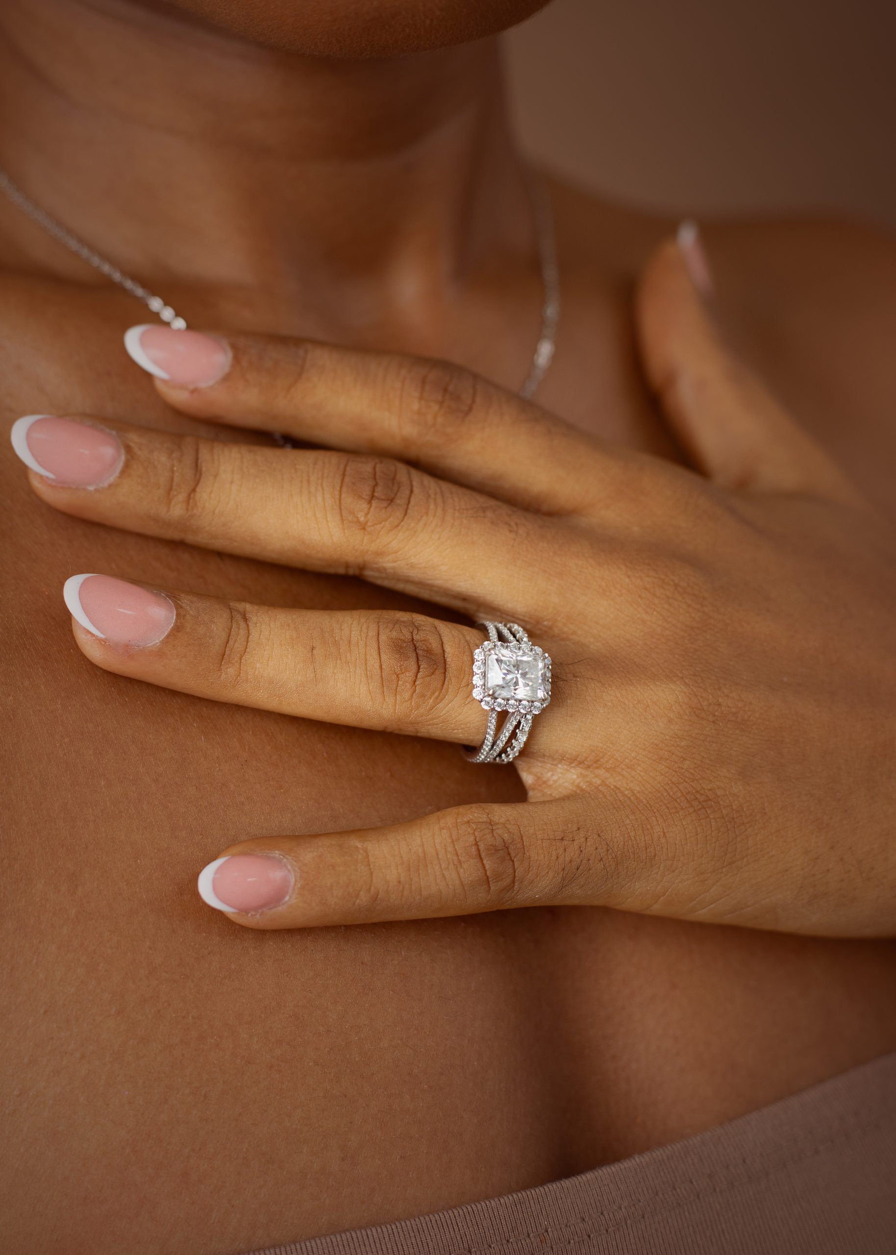 3CT Radiant Cut VVS MOISSANITE Bridal Set - Image 3