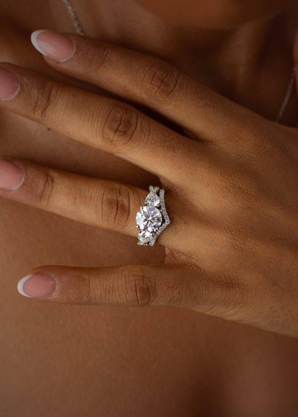 3CT Round Cut VVS MOISSANITE Bridal Set With Infinity Band